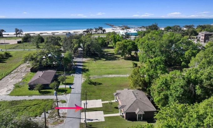 Mississippi City Apartment | Gulfport Duplex: Steps from the Beach with Ocean Views