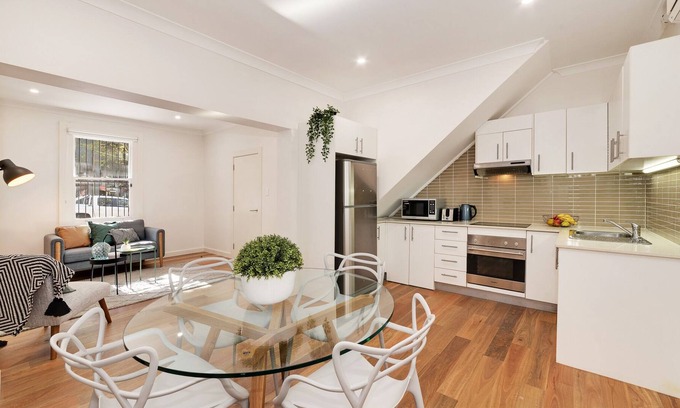 Pyrmont Apartment | Walk to the city, Fish Market, Darling Harbour