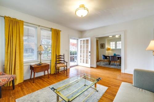 Roanoke Apartment | Walk to The Grandin Theatre Roanoke Unit with Yard!