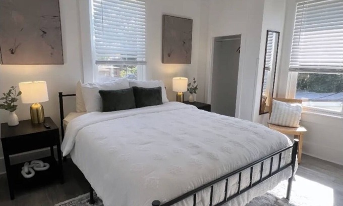 Sandusky Apartment | Convenient Access to Jet Express with Complimentary Breakfast