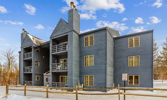 Timberline Condo | Convenient Access to Timberline Mt: Slope Side Delight Awaits