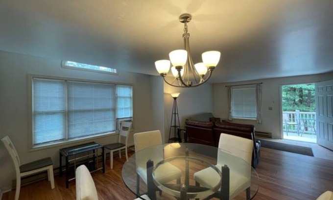 Old Orchard Beach Condo | Prime Location: Steps to the Pier & Ocean View Amenities
