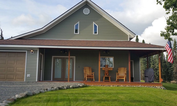 Sterling House | New 3 Bed/2 Bath Retreat with River Access & Fire Pit