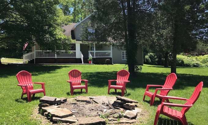 Farmers House | Pet-Friendly Retreat: Walk to River, Close to Cave Run