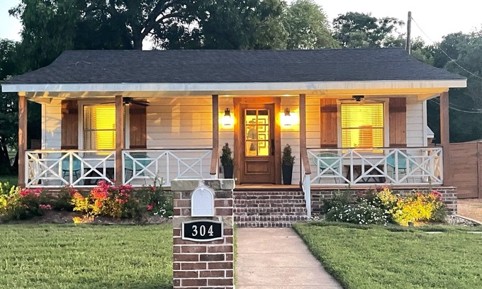 Waco House | Prime Location: Steps to River, Downtown & Cameron Park