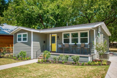 Brazos House | Quaint 3-Bed Bungalow Steps from the Silos & Baylor