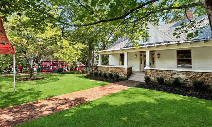 Athens House | Walk to the Stadium: Herty House (Upper Level)