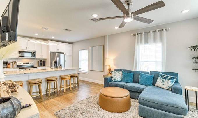 Galveston House | Walk to The Strand: Group Getaway in Galveston!