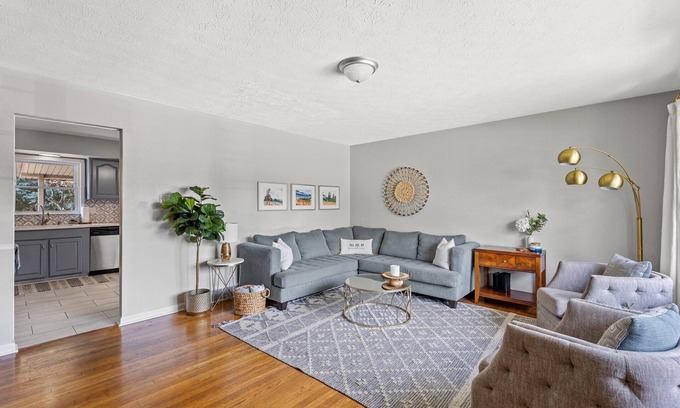 Lexington House | Inviting 4-Bed Family Home Steps from Shopping & Dining
