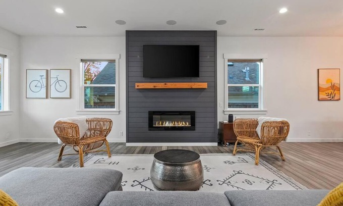 West End Apartment | Conveniently Located Charmwood House Near Tacoma Waterfront