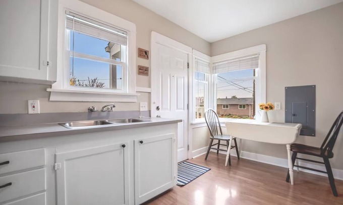 North End Apartment | Charming Cozy Cottage Steps from the Waterfront, 8.4/10 Rating