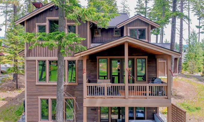 Cle Elum House | Indulge in a Hot Tub Getaway at Suncadia Golf Course