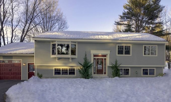North Conway House | Owner Operated Retreat Near Dining, Shopping & Skiing