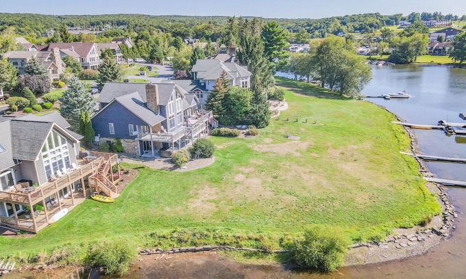 McHenry House | Lakefront Oasis: Guest Rated 9.8 with Pool & Spa Access