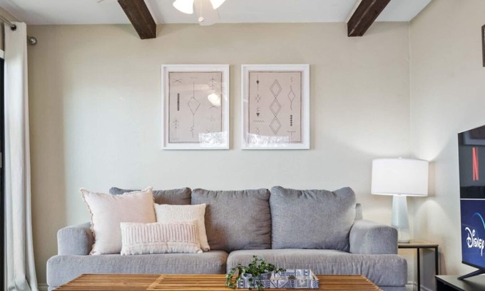 Barton Hills House | Relaxing Retreat: Walk to Zilker with Patio & Balcony Views