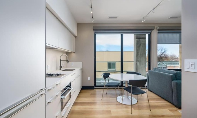 Berkeley House | Trendy Tennyson Retreat with Rooftop Patio & Pet Friendly