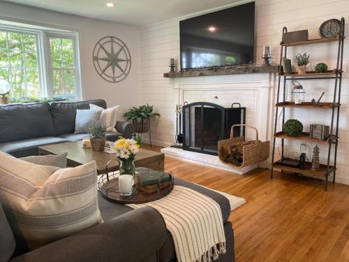West Dennis House | Inviting Getaway: Walk2Beach, Hot Tub & Pet-Friendly Fun