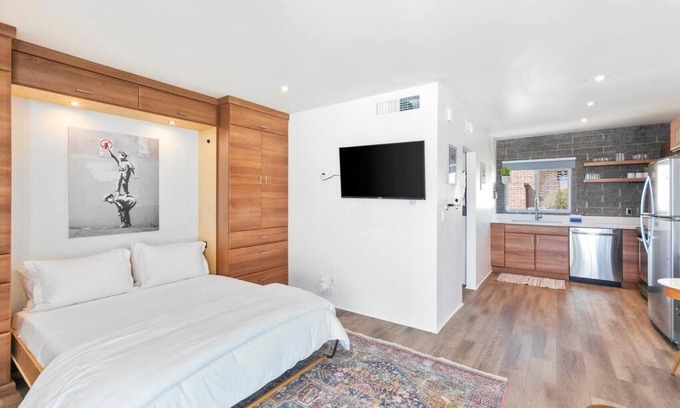 Roosevelt Apartment | Cozy DTPH Studio with Pool, Parking and Ocean Views