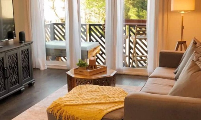 Charlotte House | Discover a Walkable Getaway in the QC SoEnd!