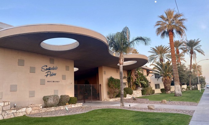 South Scottsdale Condo | Explore Walkable Old Town Scottsdale with Heated Pool