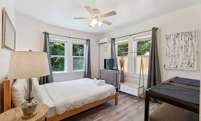 Central Oklahoma City Apartment | Cozy Studio Weekend Retreat with Kitchen & Rain Shower
