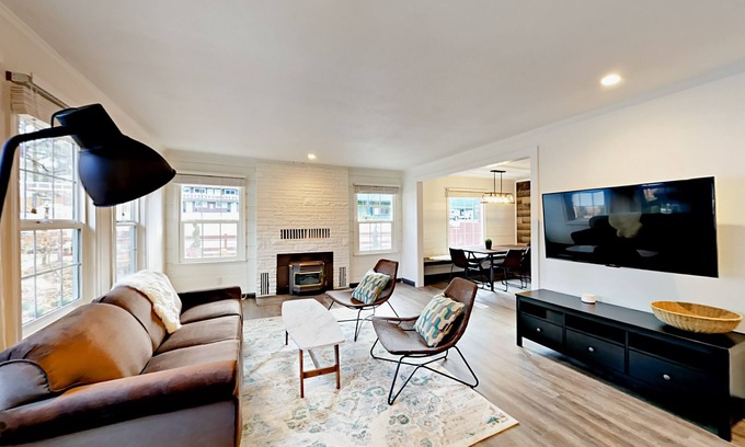Lakeside Park Cabin | Cozy State-Line Retreat Steps from Heavenly Village & Hot Tub