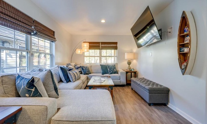 Wilmington House | Inviting Wilmington Home Steps from Historic District