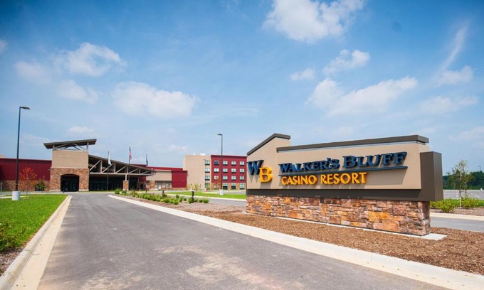 Carterville Resort | Experience Walker's Bluff Casino Resort - Rated 9/10 Stay