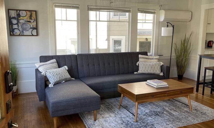 Oakland Apartment | Discover Walker's Paradise in Oakland: Guest Rated 9.8