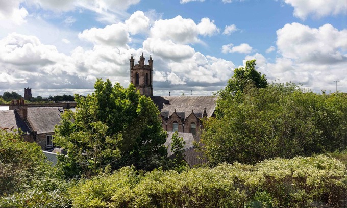 Kilmarnock Apartment | Walker Suite No60 - Family-Friendly Donnini Apartments