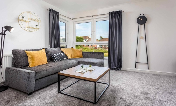 Kilmarnock Apartment | Walker Suite No82 - Family-Friendly Donnini Apartments