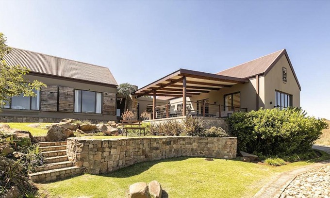 Dullstroom House | Experience Walkersons Estate Red Oak Ridge with Spa & Dining