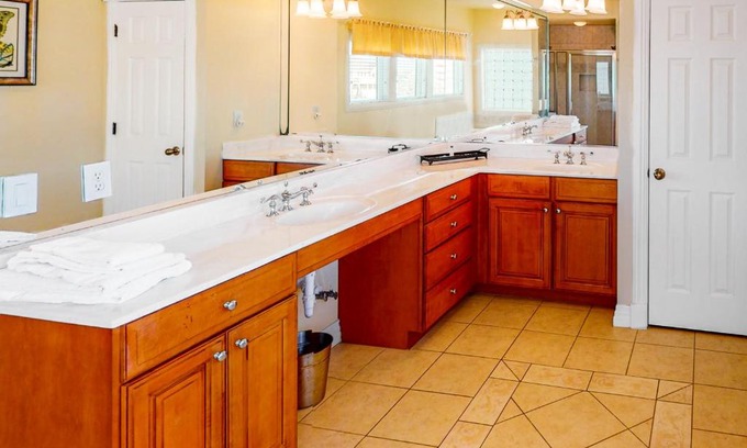 Ocean Isle Estates House | Experience Oceanfront Bliss at Walkin' on Sunshine #4-OI