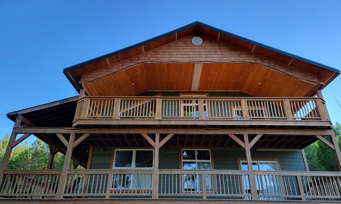Christina Lake House | Family-Friendly Retreat Steps from Christina Lake - 10/10 Rated