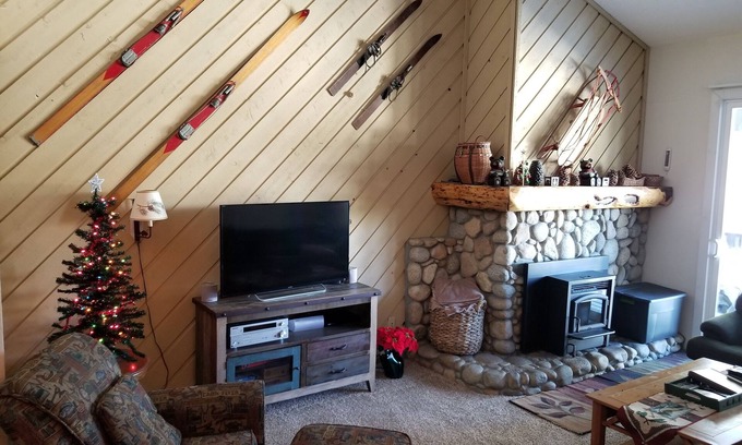 Mammoth Lakes Condo | Unbeatable Location Near Village & Gondola with Hot Tub