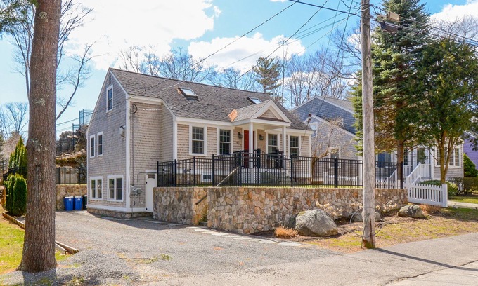 Ogunquit House | Prime Location in Ogunquit: Steps from the Beach and More