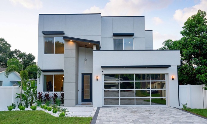 Tampa House | Modern Home Steps from Raymond James - Rated 9.8/10!
