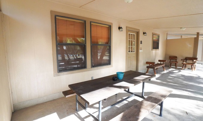 Sabinal Cabin | Easy Access to Frio River & Family-Friendly Amenities