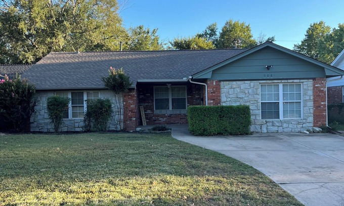 Norman House | Walking distance to the Stadium! Charming 3-bedroom house in lovely Norman