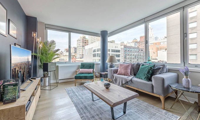 Ukrainian Village Apartment | Convenient Stay Near Union Square with Rooftop Access