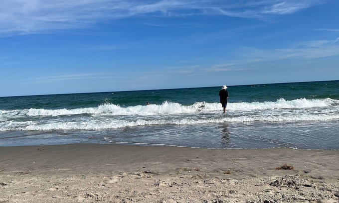 Boca Raton Condo | Convenient Walk to the Ocean with Pool Access