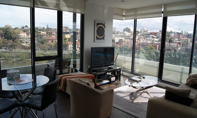 Cremorne Apartment | Prime Location Near Vibrant Swan Street and Sporting Events