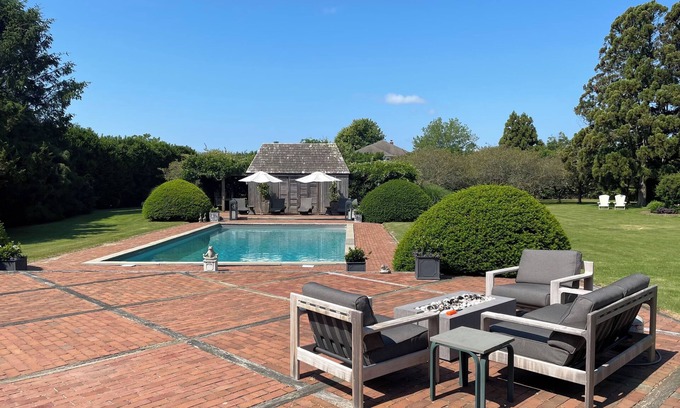 Sagaponack House | Prime Location: Steps from Town Line Beach & Ocean Views