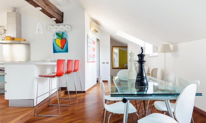 Centro Storico Apartment | Prime Location: Walk to the Duomo from a 4-Star Penthouse