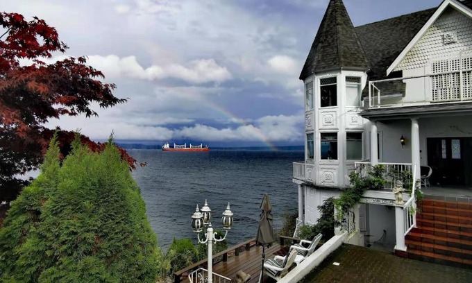 Chemainus House | Cozy Guest Houses in Canada with Private Beach Access