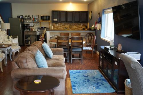 Hebron House | Perfect Getaway: Walkout Basement Near Creation Museum