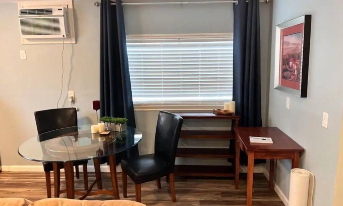 Walla Walla Cottage | Charming Walla Walla Downtown Retreat with Lake View & Spa
