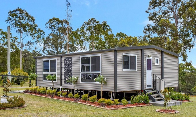 Ellalong House | Discover Wallaby Gully Farm Cottage - Peaceful Retreat Awaits
