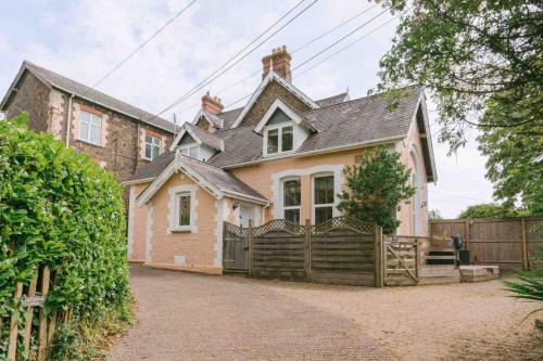 Chulmleigh House | Pet-Friendly Wallingbrook Lodge with 9.5/10 Guest Rating