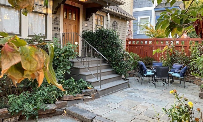 Fremont House | Wallingford Oasis: Pet-Friendly Home with Spa & Breakfast